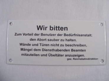 Emailleschild weiß, mit schwarzer Schrift  "Wir bitten zum Vorteil der Benutzer der Bedürfnisanstallt den Abort sauber zu halten. .... " ca. 17 x 8  cm.